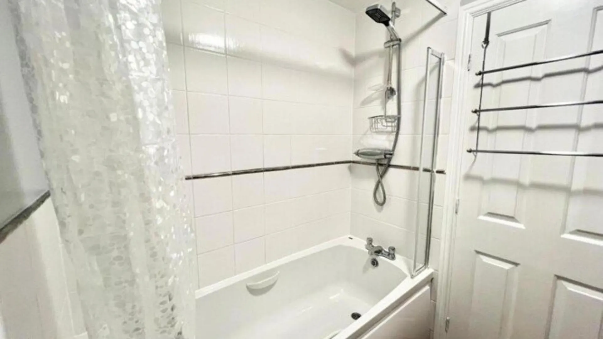 Quiet 2Bedroom Home-Garden-Parking-Family Friendly Swansea Holiday home
