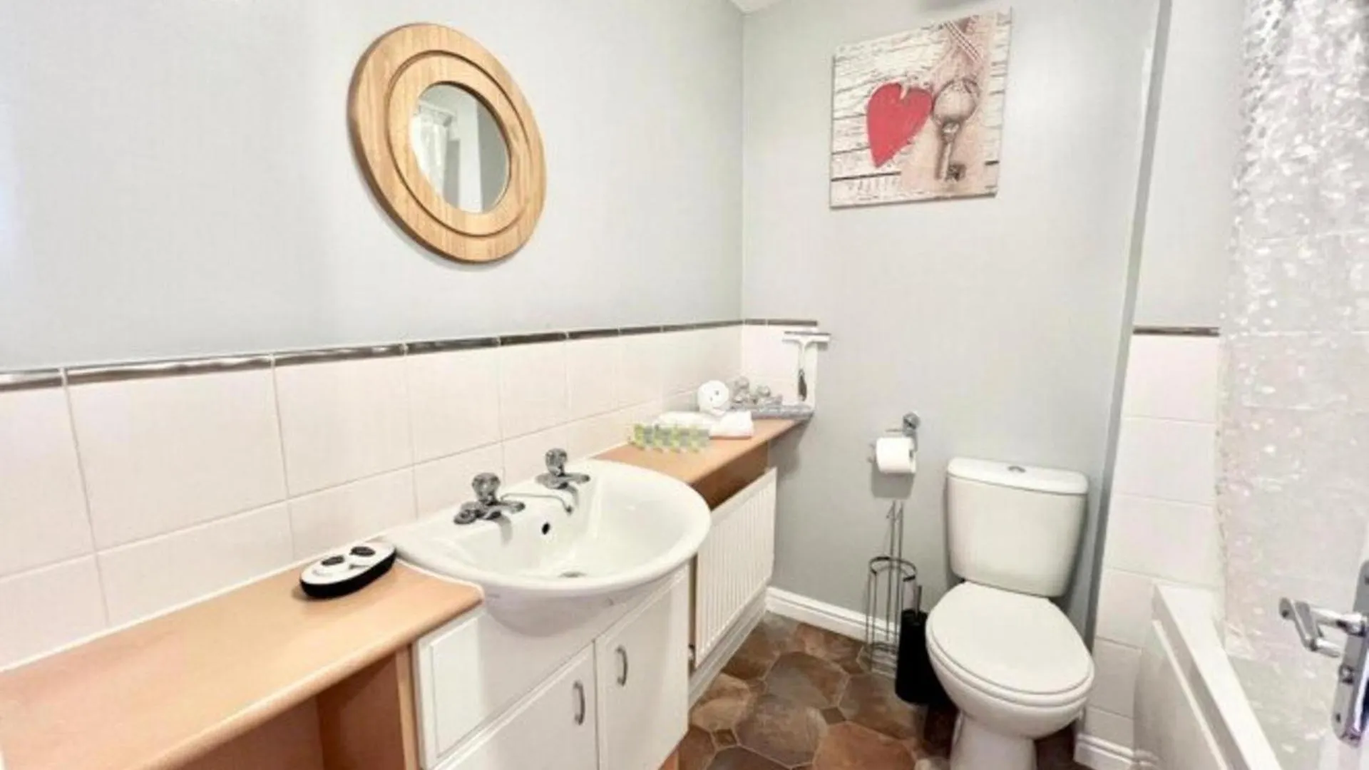 Quiet 2Bedroom Home-Garden-Parking-Family Friendly Swansea 0*,