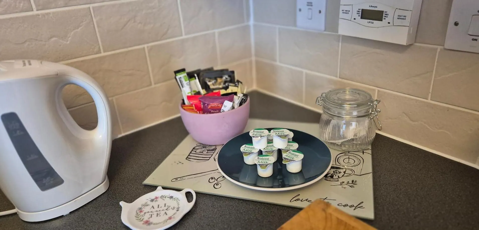 Quiet 2Bedroom Home-Garden-Parking-Family Friendly Swansea